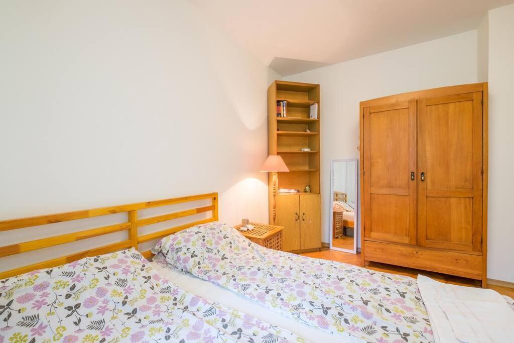 Beautiful Flat In Central Location By Flat Mаnager Sofia Esterno foto