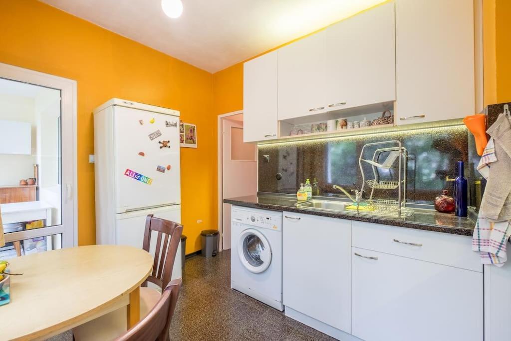 Beautiful Flat In Central Location By Flat Mаnager Sofia Esterno foto