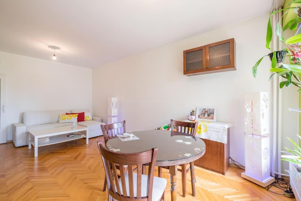Beautiful Flat In Central Location By Flat Mаnager Sofia Esterno foto