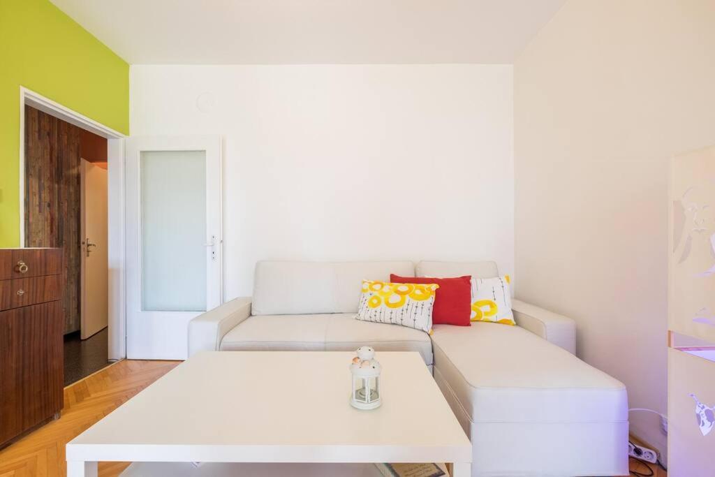 Beautiful Flat In Central Location By Flat Mаnager Sofia Esterno foto